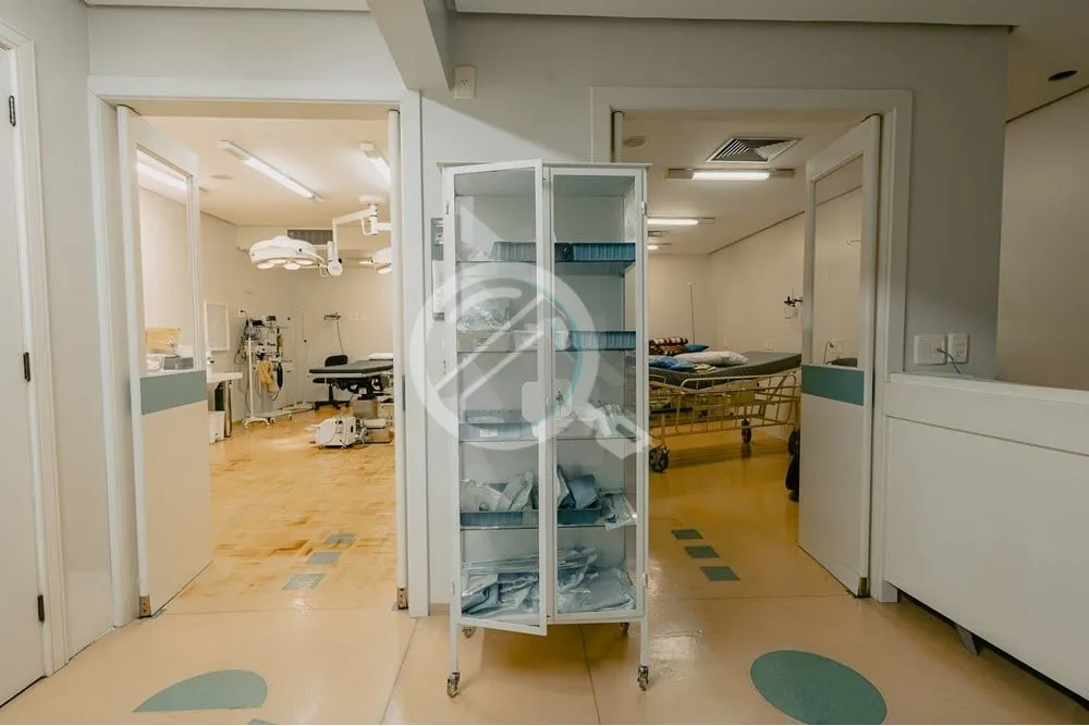 Imagem HOJE: Uma clínica de Cirurgia Plástica, em pleno funcionamento, com TODOS os elementos e recursos ...