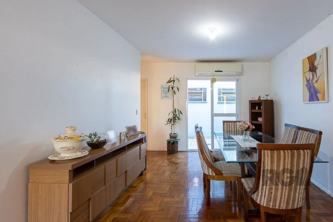 Imagem Casa térrea, com 3 dormitórios, 1 suíte, no bairro Ipanema.