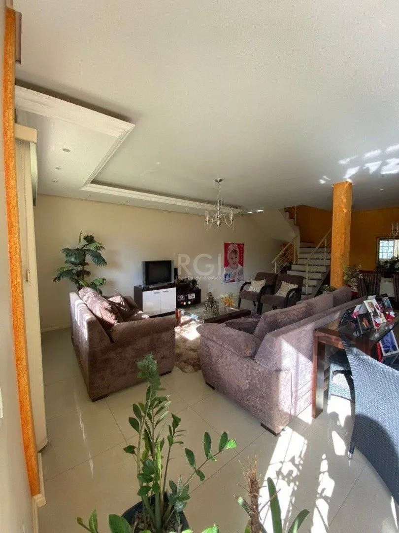 Imagem Casa para Venda - 250m², 3 dormitórios, sendo 1 suites, 2 vagas - Cristal