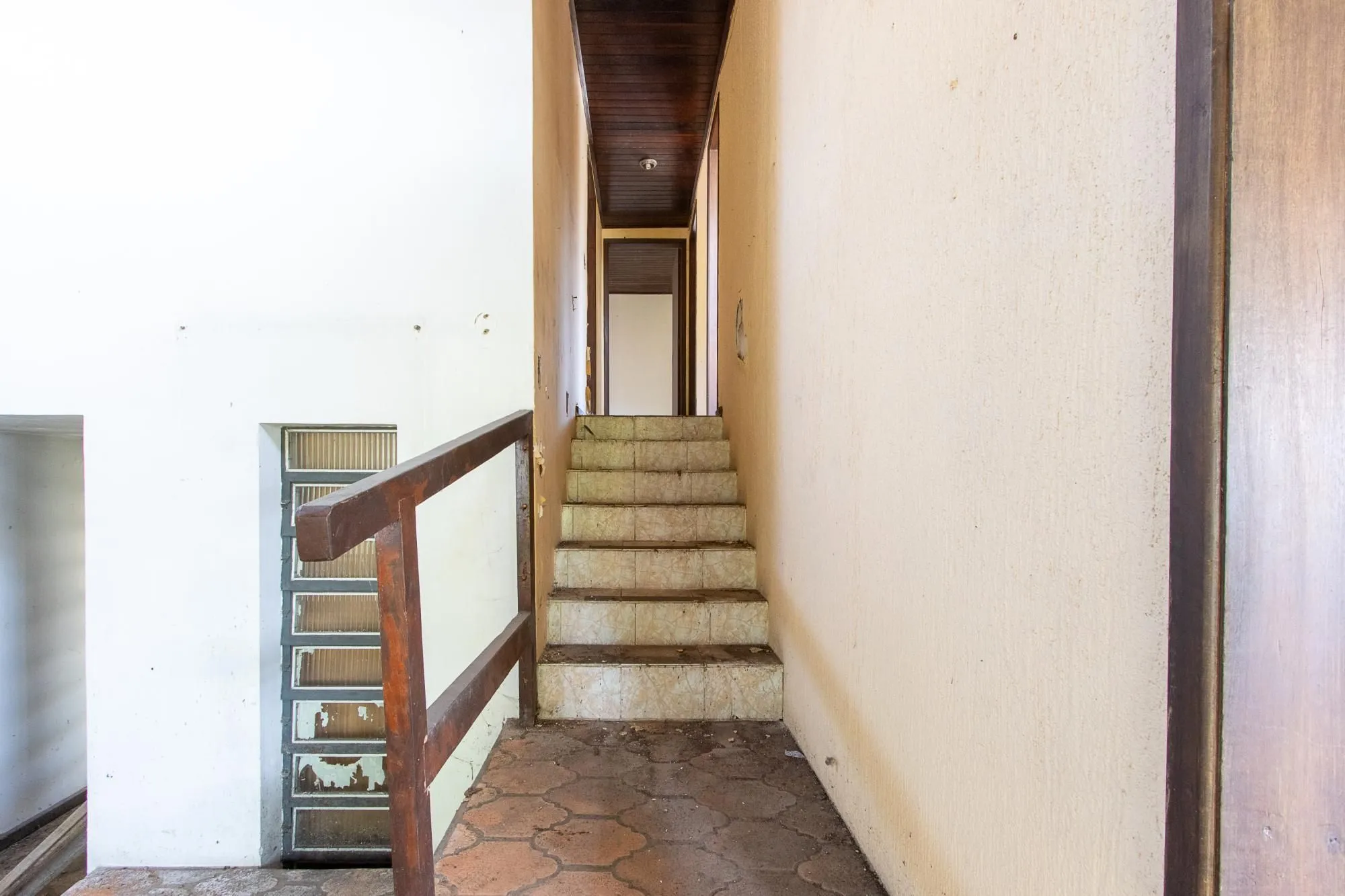 Imagem Casa para Venda - 320m², 3 dormitórios, sendo 1 suites, 4 vagas - Cristal