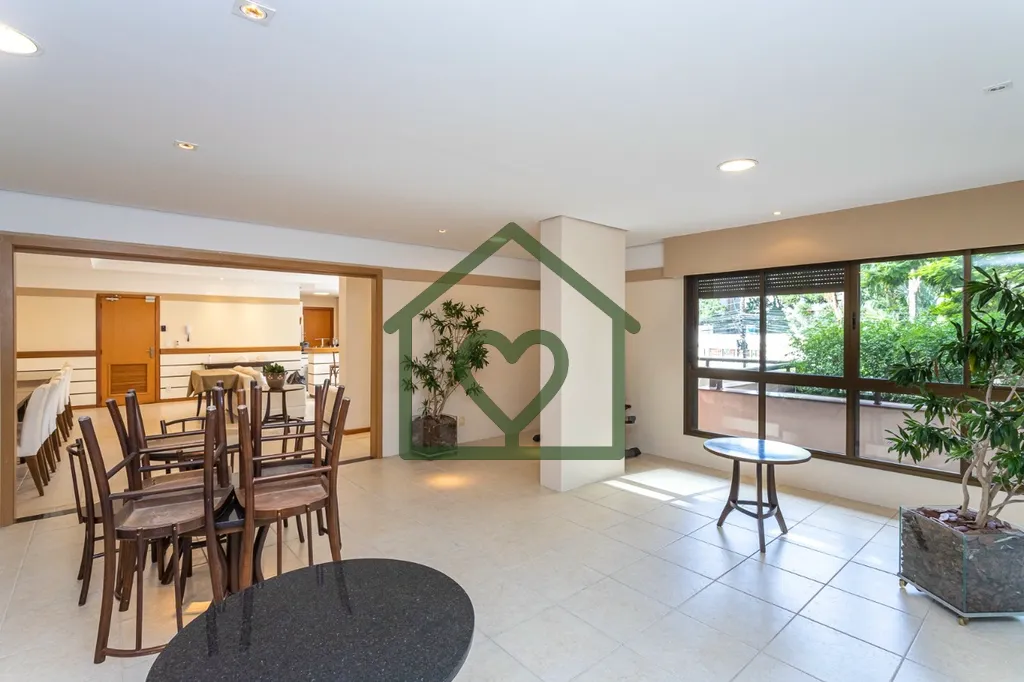 Imagem Apartamento semimobiliado com 132,8 m2 em andar alto, privilegiado por luz natural abundante. A áre...
