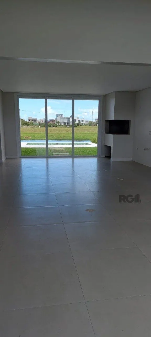 Imagem Casa em condomínio com 3 dormitórios, sendo todos suítes em Torres