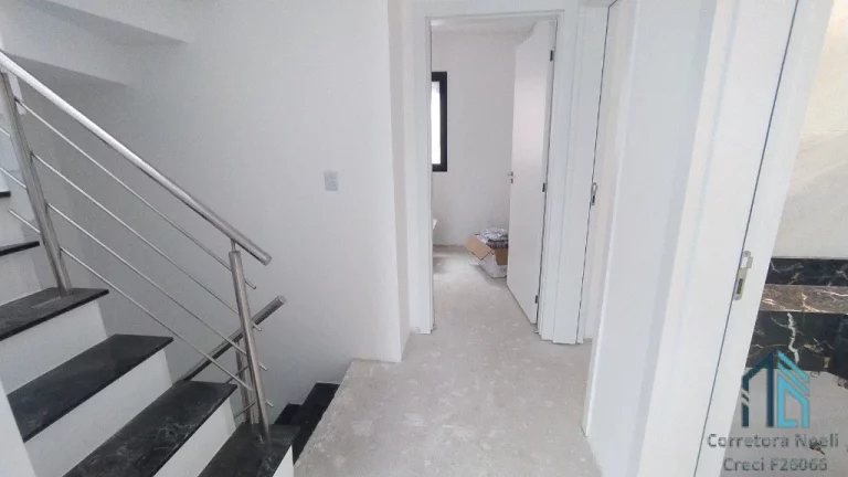 Imagem Sobrado a venda, novo com terraço, ótimo acabamento 03 quartos c/suíte, no Pinheirinho em Curitiba PR