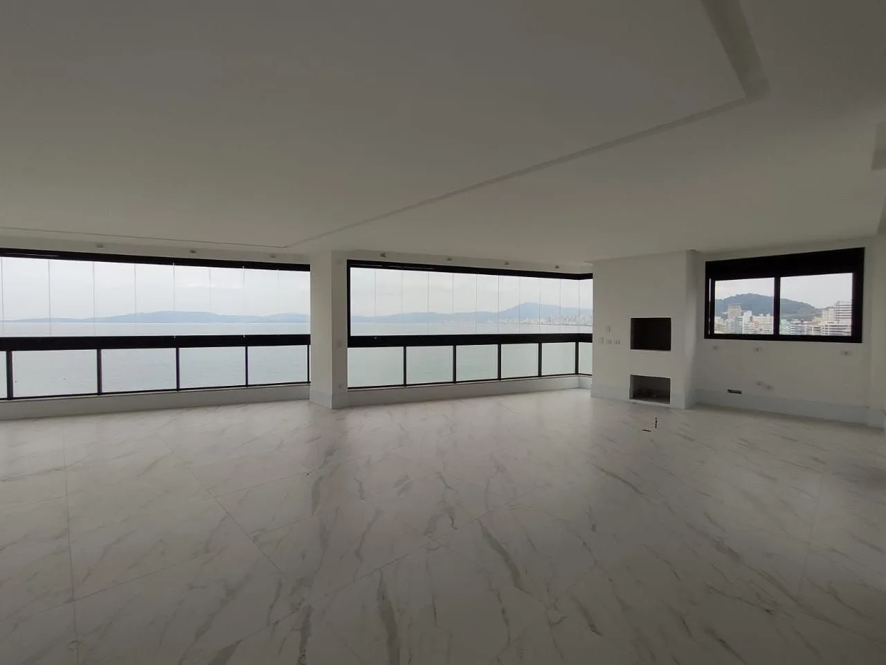 Imagem Apartamento com vista para o mar à venda com 200m2 por R$ 9.000.000,00