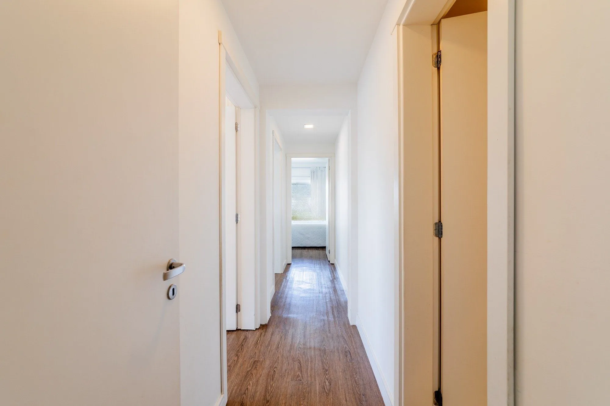 Imagem Apartamento com 3 quartos e 79m² à venda em Passo da Areia - Rua Bezerra De Menezes, Passo Da Areia, Porto Alegre
