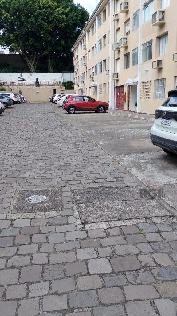 Imagem Com 2 quartos espaçosos, 1 banheiro, e 1 vaga de garagem