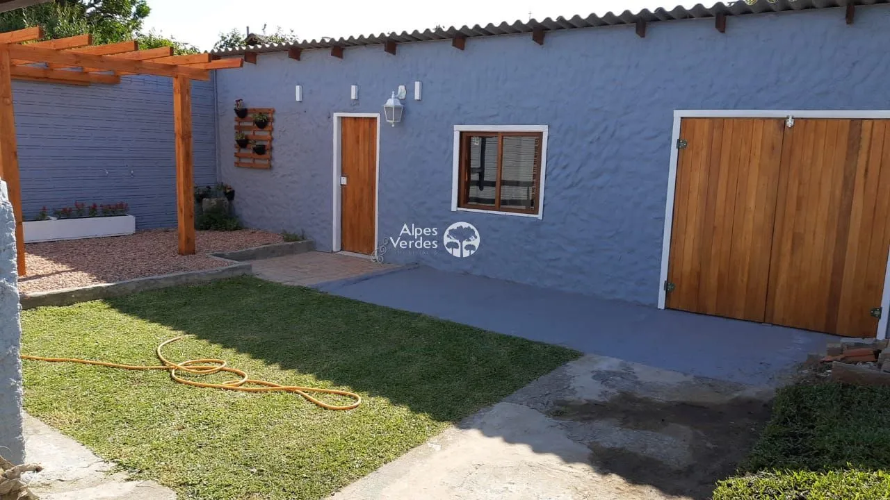Imagem Casa com 2 dormitórios à venda por R$ 680.000 - Centro - Canela/RS