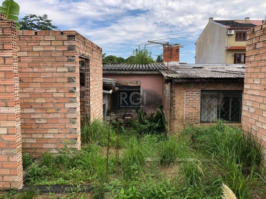 Imagem Terreno de 11x35 com projeto aprovado para duas casas de 167m2 com 3 dormitórios, amplo patio na frente e nos fundos.