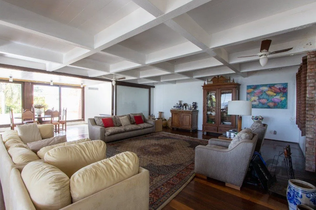 Imagem Casa com 724 m² privativos, 4 dormitórios sendo 4 suítes, 6 vagas sendo 3 cobertas