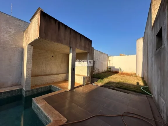 Imagem Casa à venda no Jardim do Lago, Uberaba: 4 dormitórios, piscina aquecida e hidromassagem