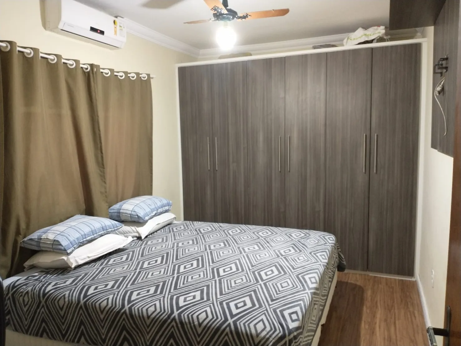 Imagem Casa à venda 2 Quartos, 1 Vaga, 125M², Parque Senhor do Bonfim, Taubaté - SP