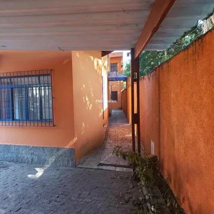 Imagem Casa Comercial para Locação: 8 salas, 2 banheiros, 4 vagas de garagem, 500m² na melhor localização do Campo Limpo, São Paulo-SP.