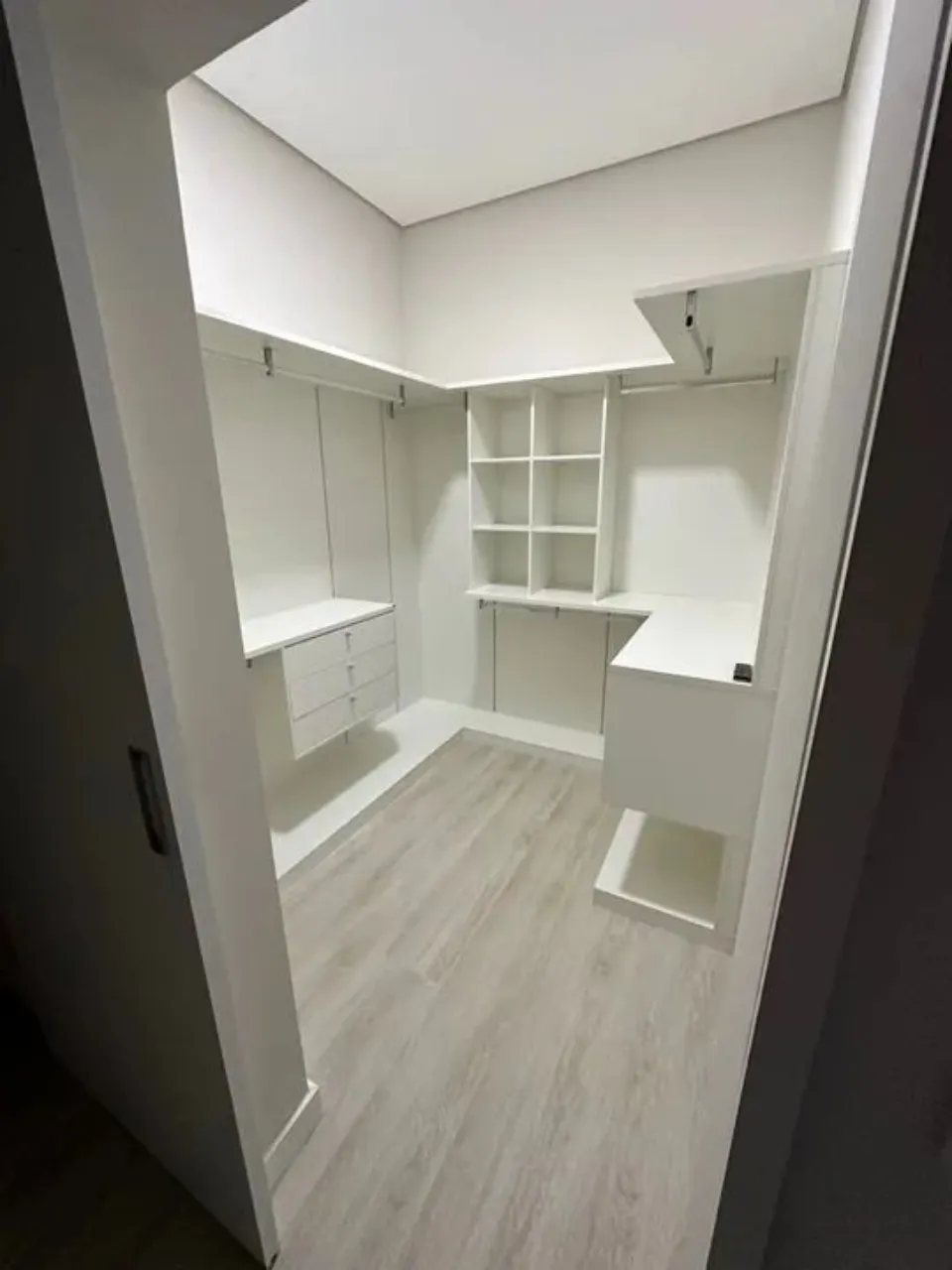 Imagem Casa de alto padrão em condomínio à venda em Sorocaba-SP, Jardim Villagio Milano: 3 quartos, 3 suítes, 3 salas, 4 banheiros, 4 vagas, 164m².
