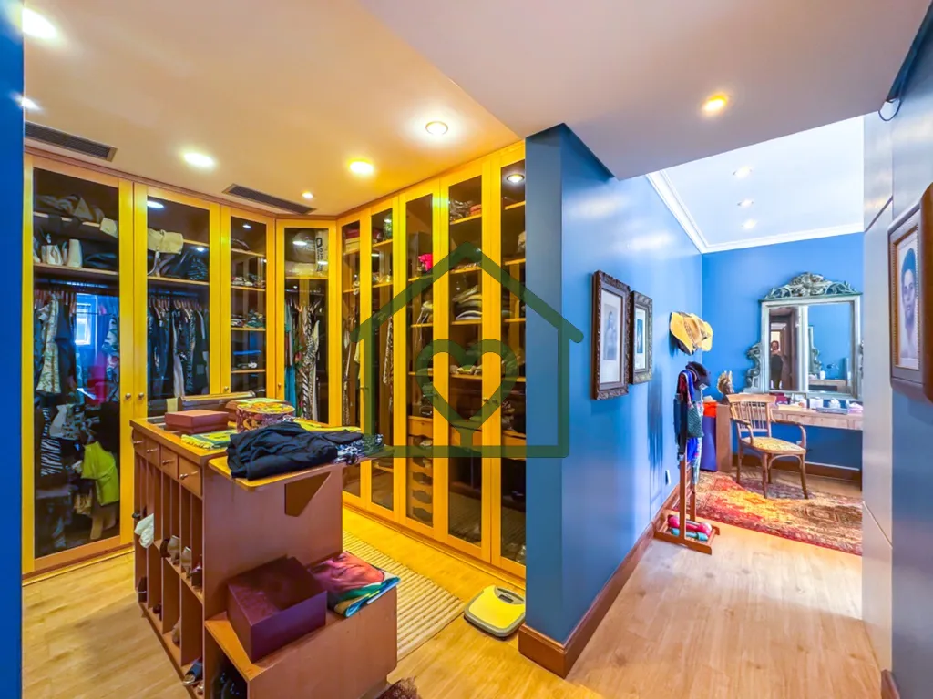 Imagem Apartamento de gestão da Label Brokers de 333 m² no bairro Bela Vista, em Porto Alegre. 
 
Amplo l...