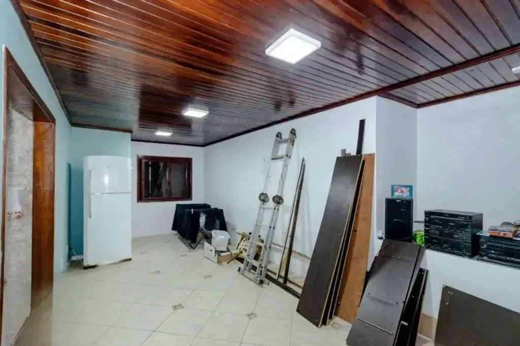 Imagem Casa à venda com 3 dormitórios, 1 suíte e espaço gourmet em terreno alto