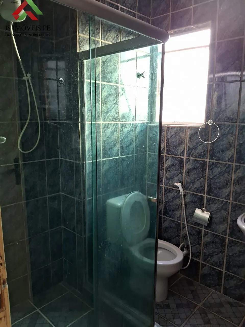 Imagem Apartamento à venda em Jaboatão dos Guararapes-PE, bairro Candeias, 2 quartos, 2 salas, 2 banheiros, 1 suíte, 70m² de área. Aproveite!