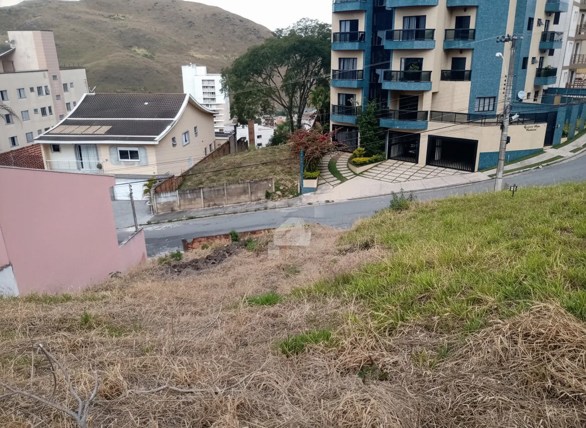 Imagem Terreno 600 m² à venda em Jardim Quisisana, Poços de Caldas
