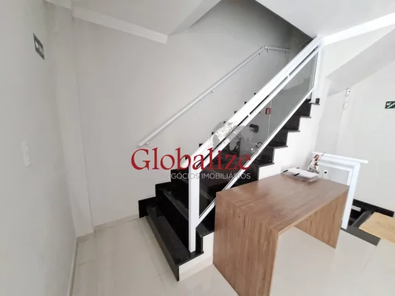 Imagem Casa triplex com 160m², 3 quartos, 1 suíte, churrasqueira e piscina por R$1.700.000,00 no Estuário em Santos