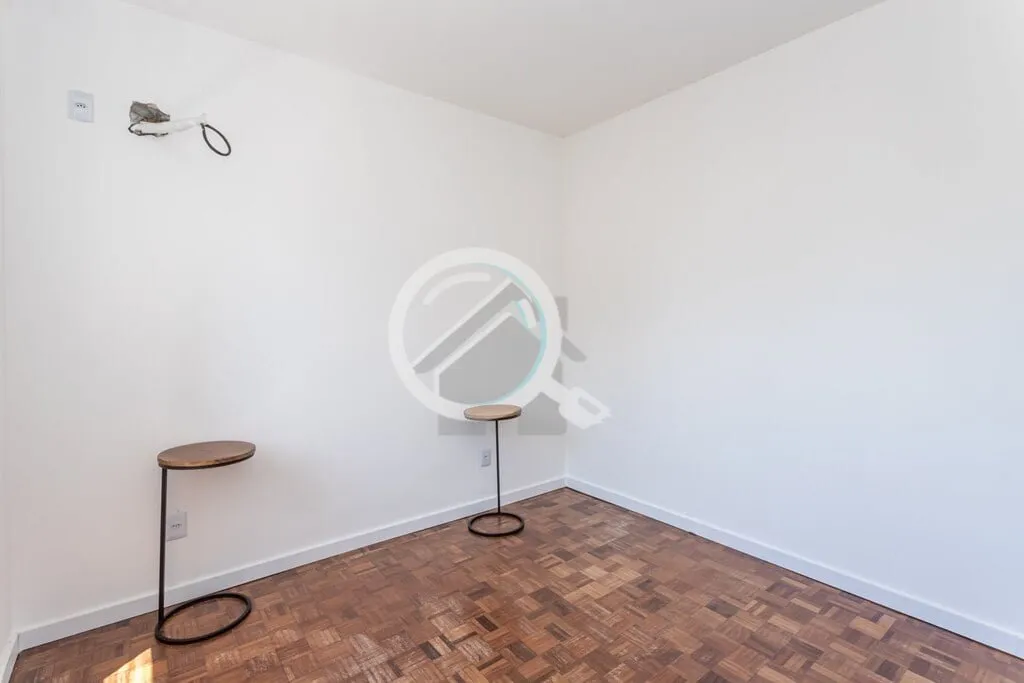 Imagem Apartamento de 1 Dormitório REFORMADO e semi mobiliado no bairro Petrópolis. Andar alto, 40,5m2 de...