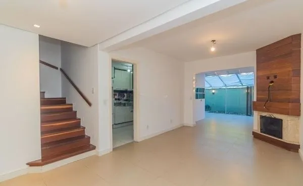 Imagem Casa em Condomínio em Ipanema de 3 dormitórios e 2 vagas DESOCUPADA