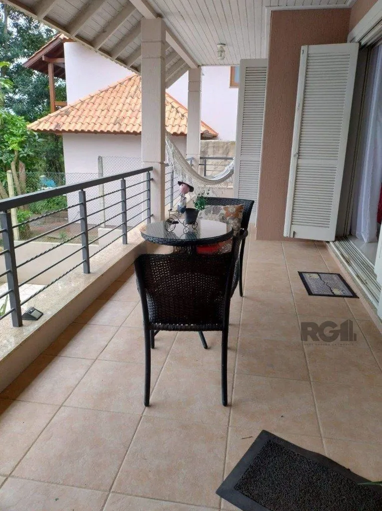 Imagem Casa de 307m² - 3 dormitórios, piscina, 4 vagas no bairro Espírito Santo