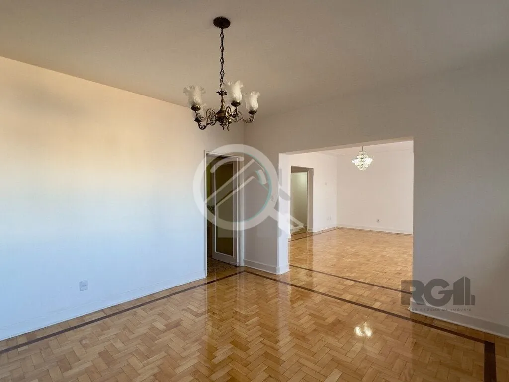 Imagem Apartamento de 170m², totalmente reformado, 3 dormitórios, sendo 1 suíte com sacada, sala de esta...