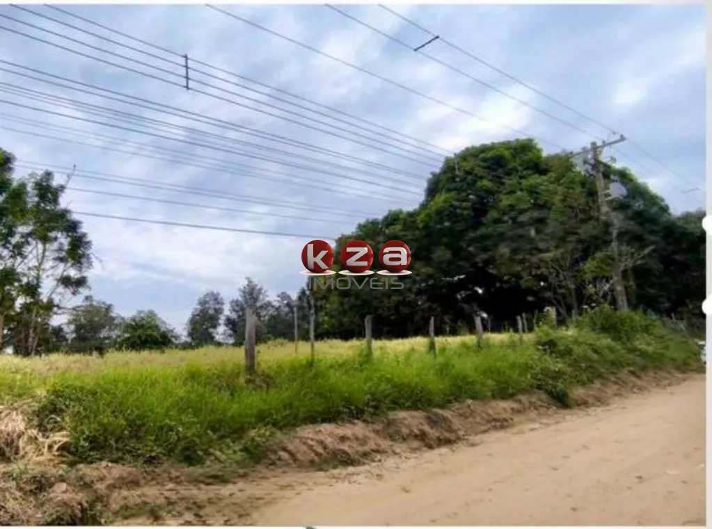 Imagem Sítio à venda em Campinas-SP, Chácara de Recreio Santa Fé, na rodovia, divisa com Hortolândia, com pequena casa e 9.356 m² de área plana.