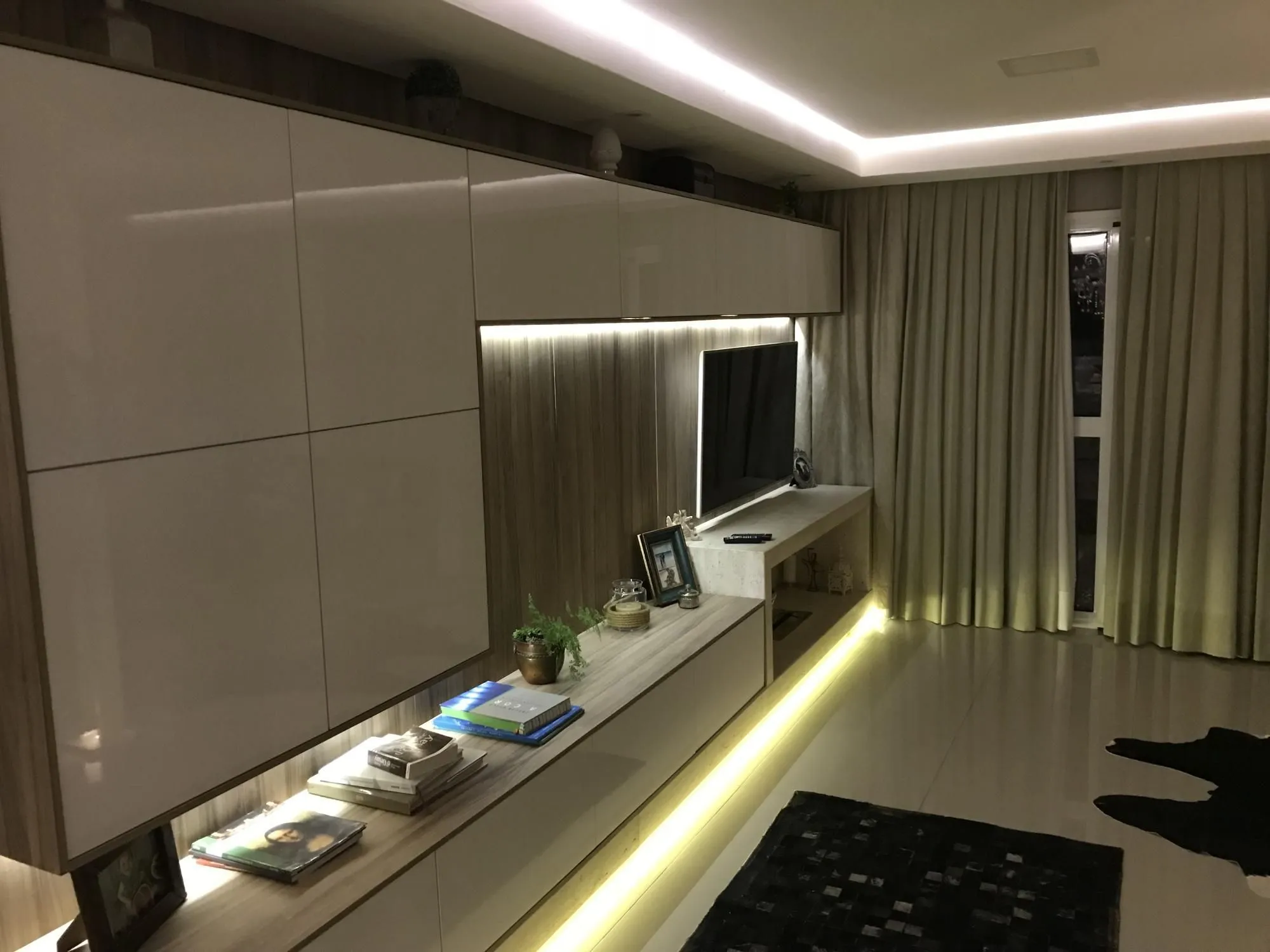 Imagem Casa Condominio para Venda - 230.51m², 4 dormitórios, sendo 1 suites, 3 vagas - Pedra Redonda