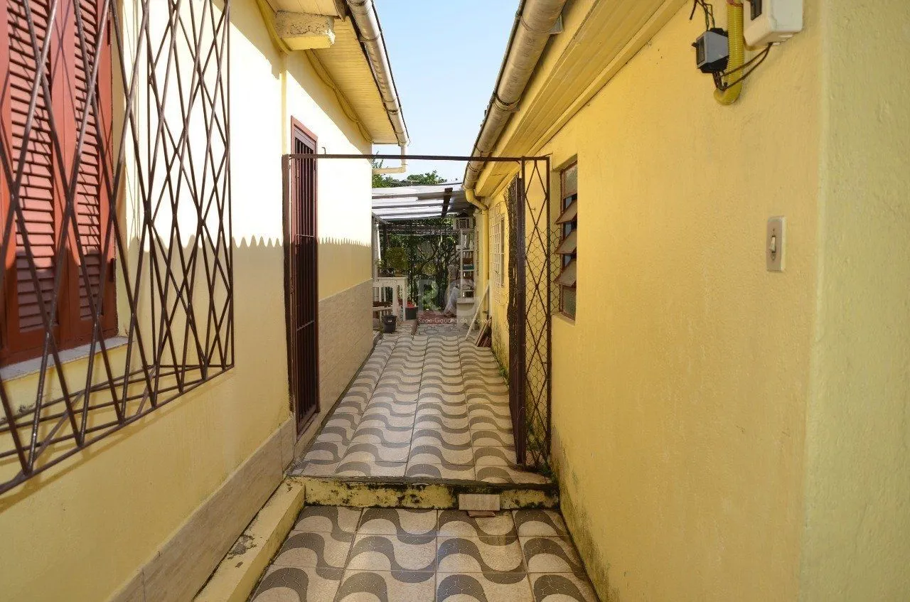Imagem Casa Com 5 dormitórios no Bairro Partenon