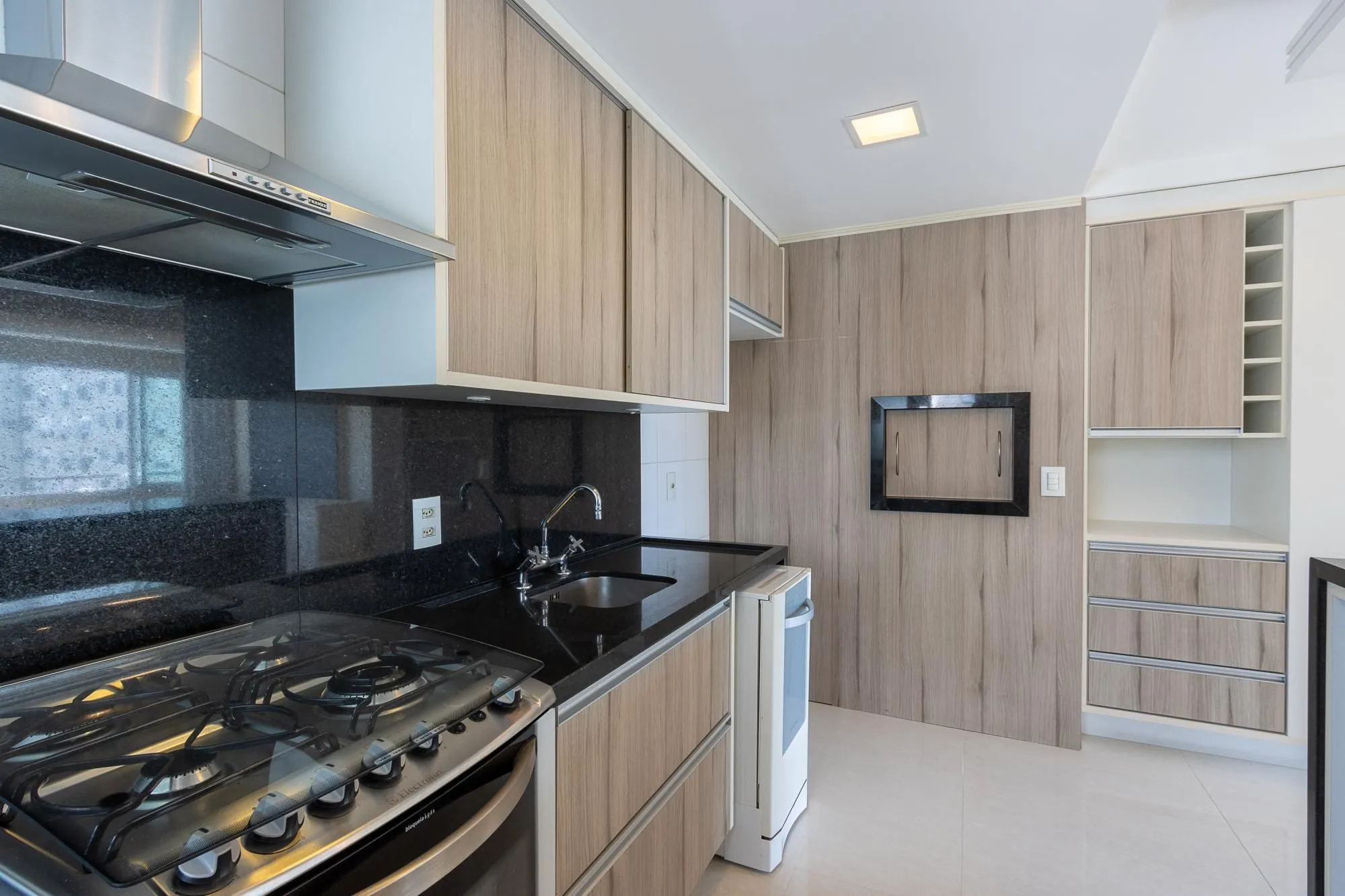 Imagem Apartamento de 3 dormitórios, 1 suíte e 2 vagas escrituradas no bairro Tristeza.