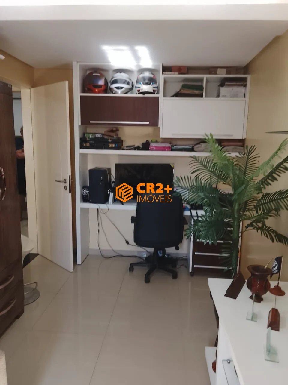 Imagem Vendo apartamento no bairro Mauricio de Nassau em Caruaru, porteira fechada.-135
