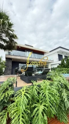 Imagem Sobrado finamente mobiliado e decorado com 472m2 de área construída e piscina