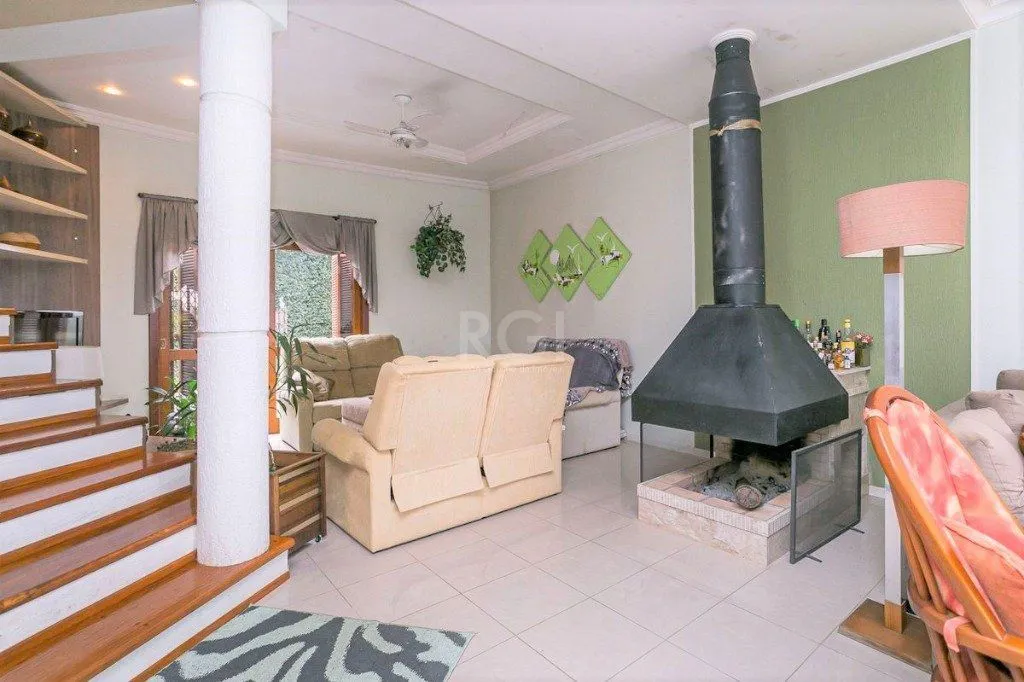 Imagem Casa para Venda - 279m², 3 dormitórios, sendo 1 suites, 4 vagas - Teresópolis
