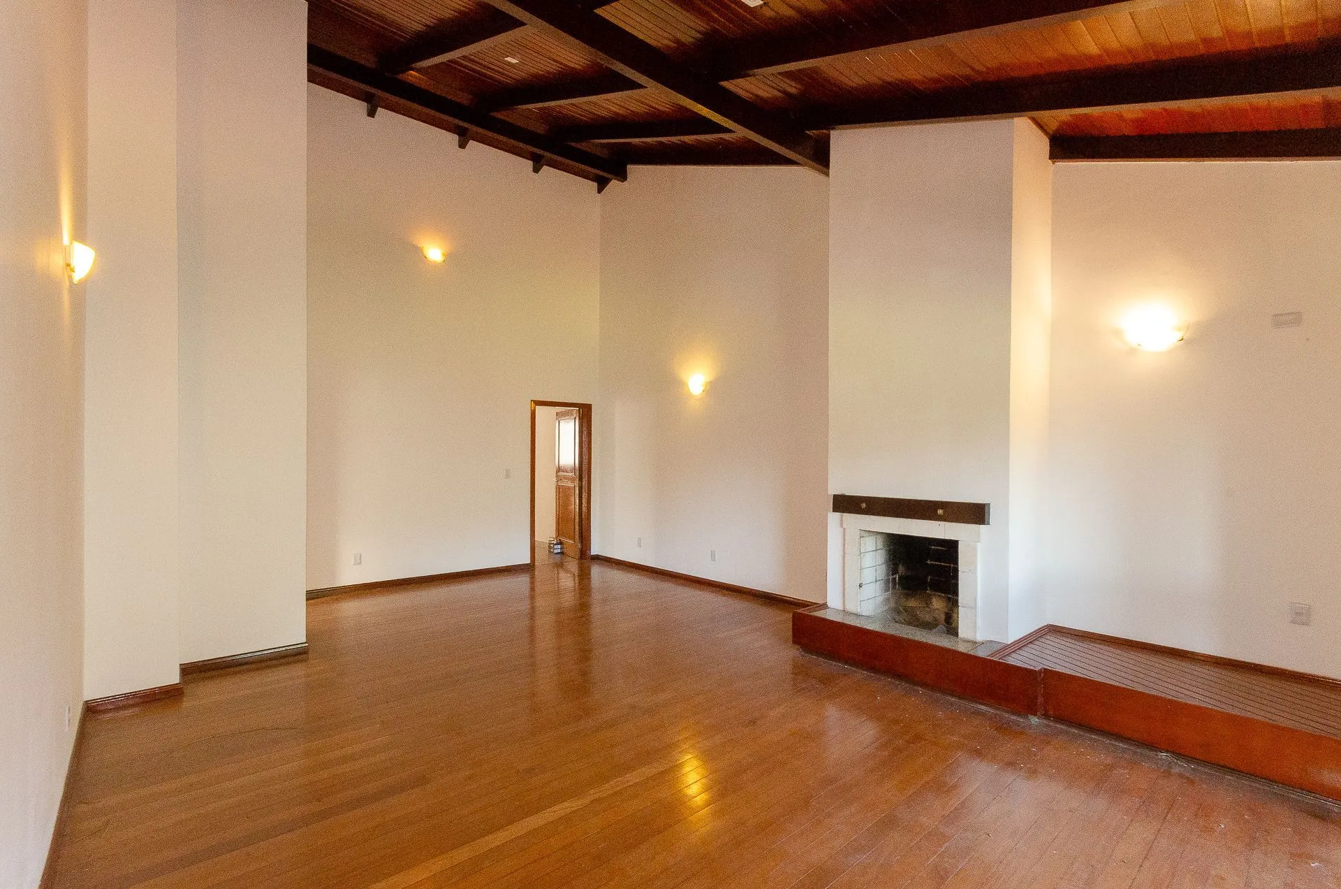 Imagem Casa Residencial de 4 Quartos à Venda em Porto Alegre, RS