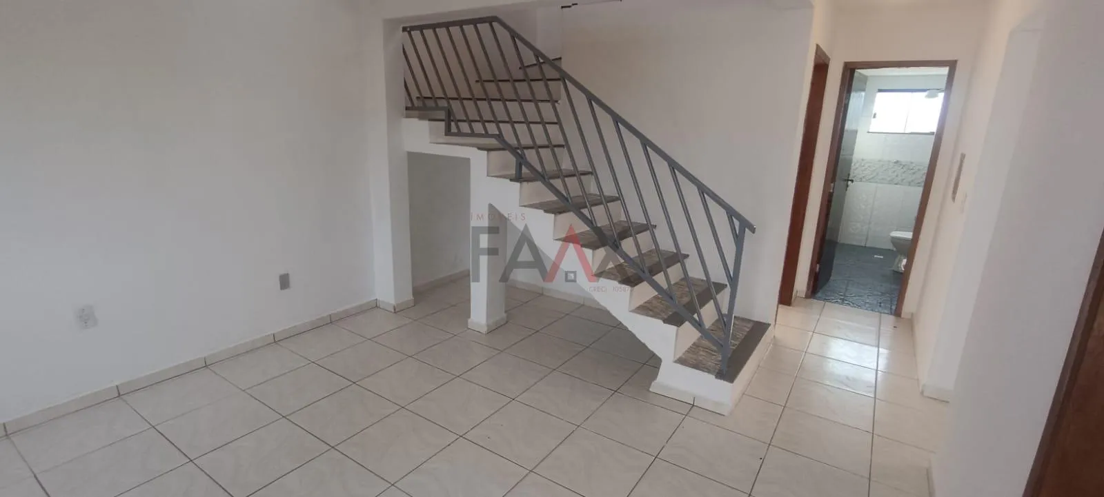 Imagem Sobrado com 4 Quartos e Suíte para Alugar no São Cristóvão