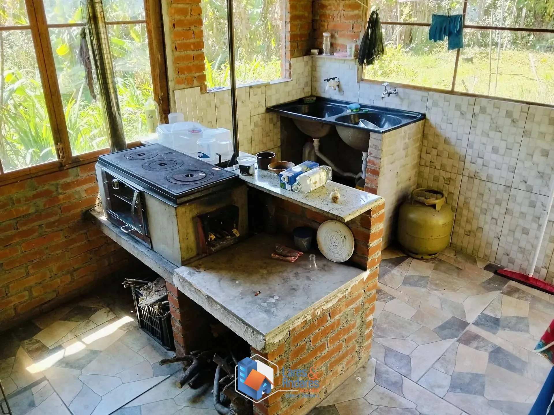 Imagem ARRENDAMENTO DE SITIO COM NASCENTE, ÁREA PARA PLANTIO, CASA COM 3 DORMITÓRIOS, CASEIRO, COM MAIS DE 40.000 METROS IDEAL PARA ONGS - SÃO LOURENÇO DA SERRA.