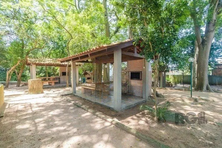 Imagem Apartamento com 2 dormitórios reversível para 3, e condomínio com portaria 24h, salão de festas, quadra e playground. Próximo à Orla e BarraShopping.