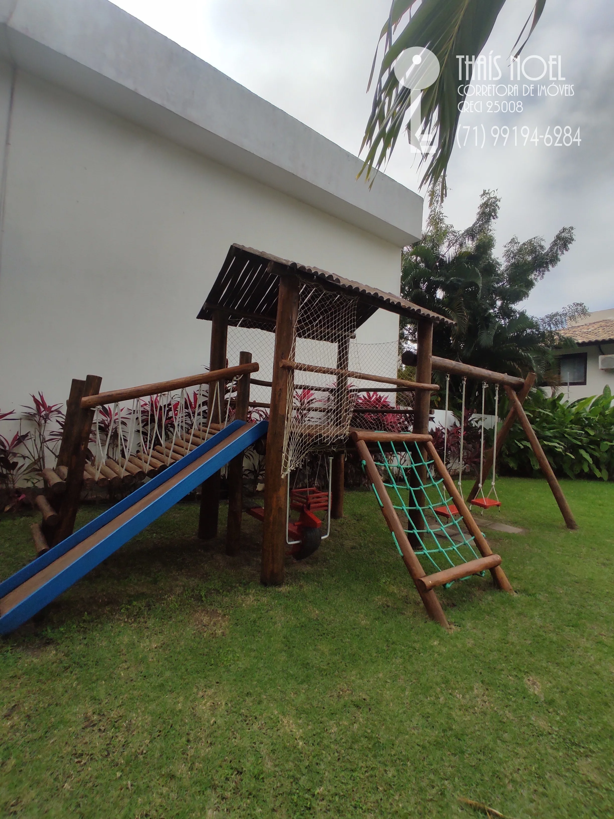 Imagem CASA DE 4/4 E 3 VAGAS EM CONDOMÍNIO FECHADO DE BURAQUINHO (LAURO DE FREITAS)