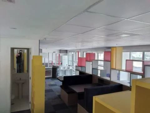 Imagem LOCAÇÃO DE SALAS COMERCIAIS MOBILIADAS NO EDIFÍCIO MARQUÊS BUSINESS CENTER, NA BARRA FUNDA/SP com 132m² e 4 vagas, sendo 100 m do metro. CONSULTE-NOS.