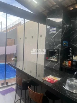 Imagem Casa à venda no Jardim Espanha, Uberaba | 2 dormitórios, suíte, piscina e varanda gourmet