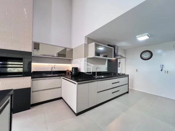 Imagem Excelente casa no Floresta com 220m² de área construída e um terreno de 600m² .