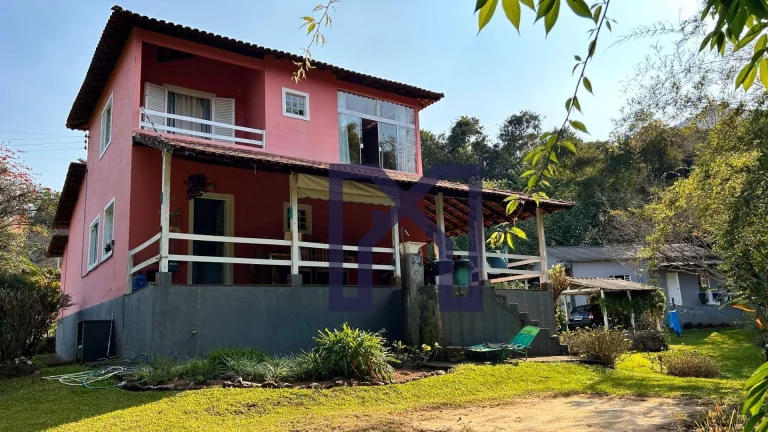 Imagem Chácara com 5 dormitórios à venda, 10000 m² por R$ 750.000,00 - São Pedro - Itajubá/MG