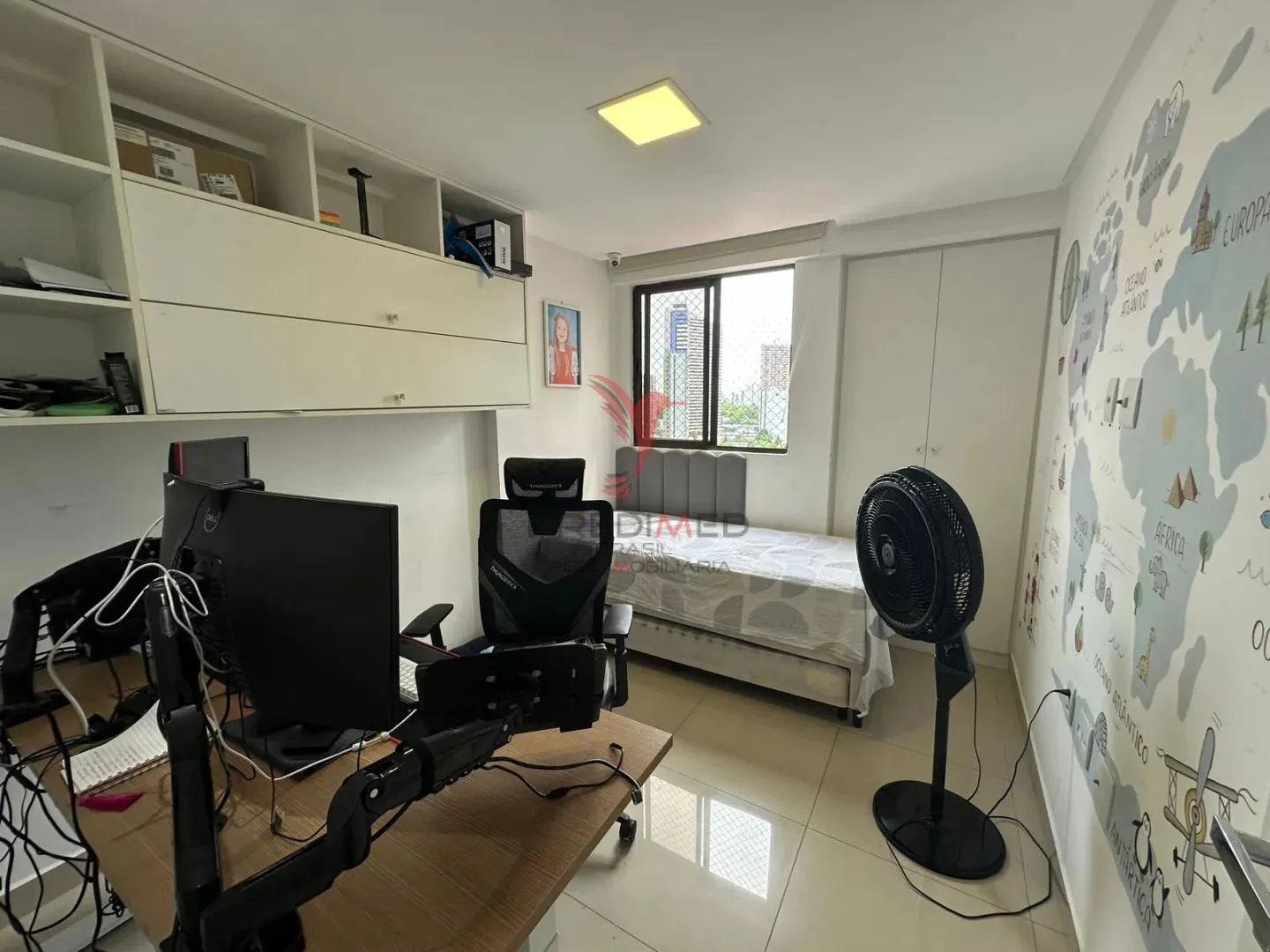 Imagem Apartamento porteira fechada, andar alto e espaçoso Miramar