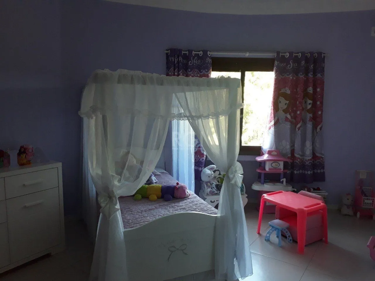 Imagem Casa para Venda - 272m², 3 dormitórios, sendo 1 suítes, 2 vagas - Hípica