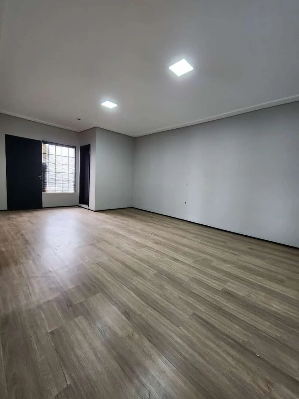 Imagem Sala comercial à venda em Caxias do Sul, São Pelegrino, com 2 quartos, 61.15m2