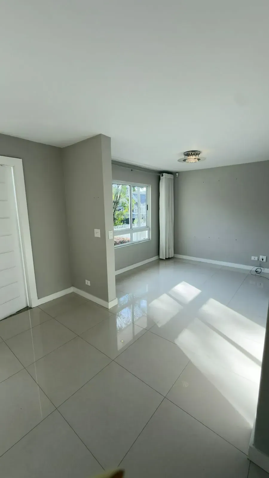 Imagem Sobrado com 3 Quartos à Venda, 118 metros em Mercês - Curitiba