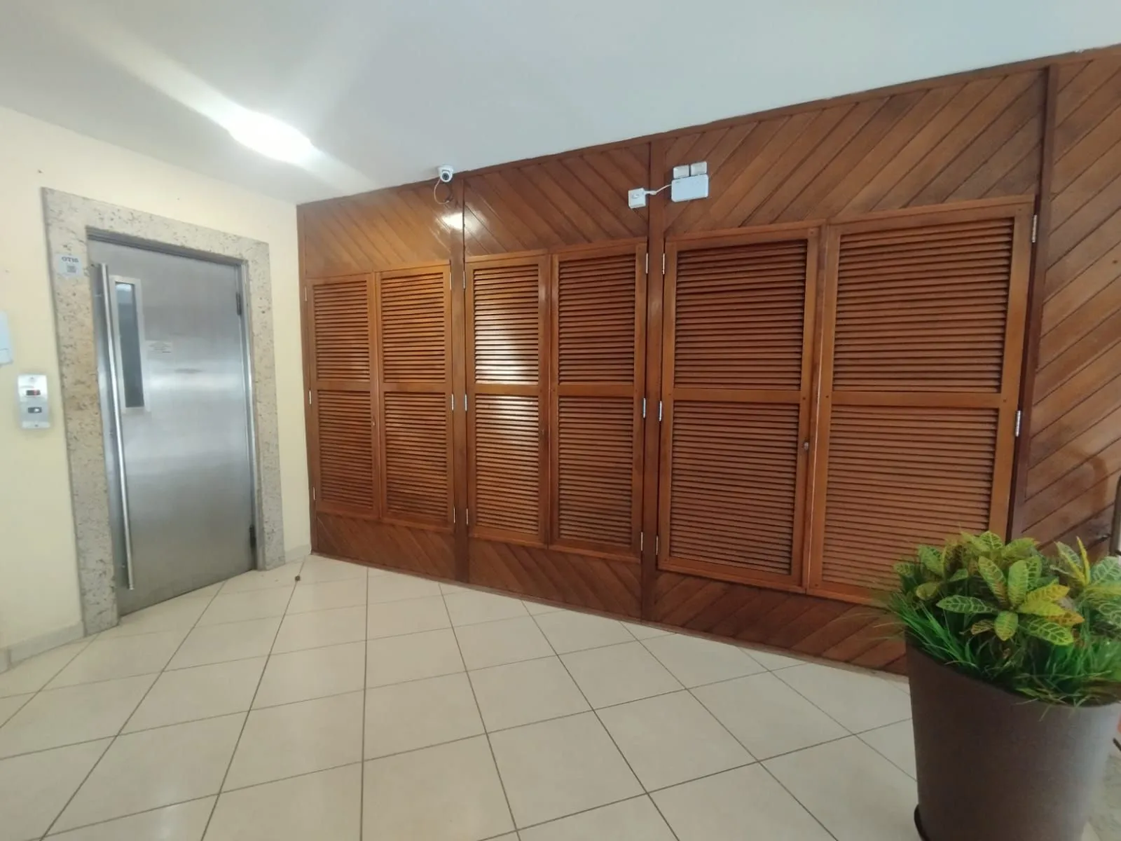 Imagem Apartamento com 3 dormitórios e vaga de garagem na João Pessoa - conforto e praticidade no coração de Porto Alegre!