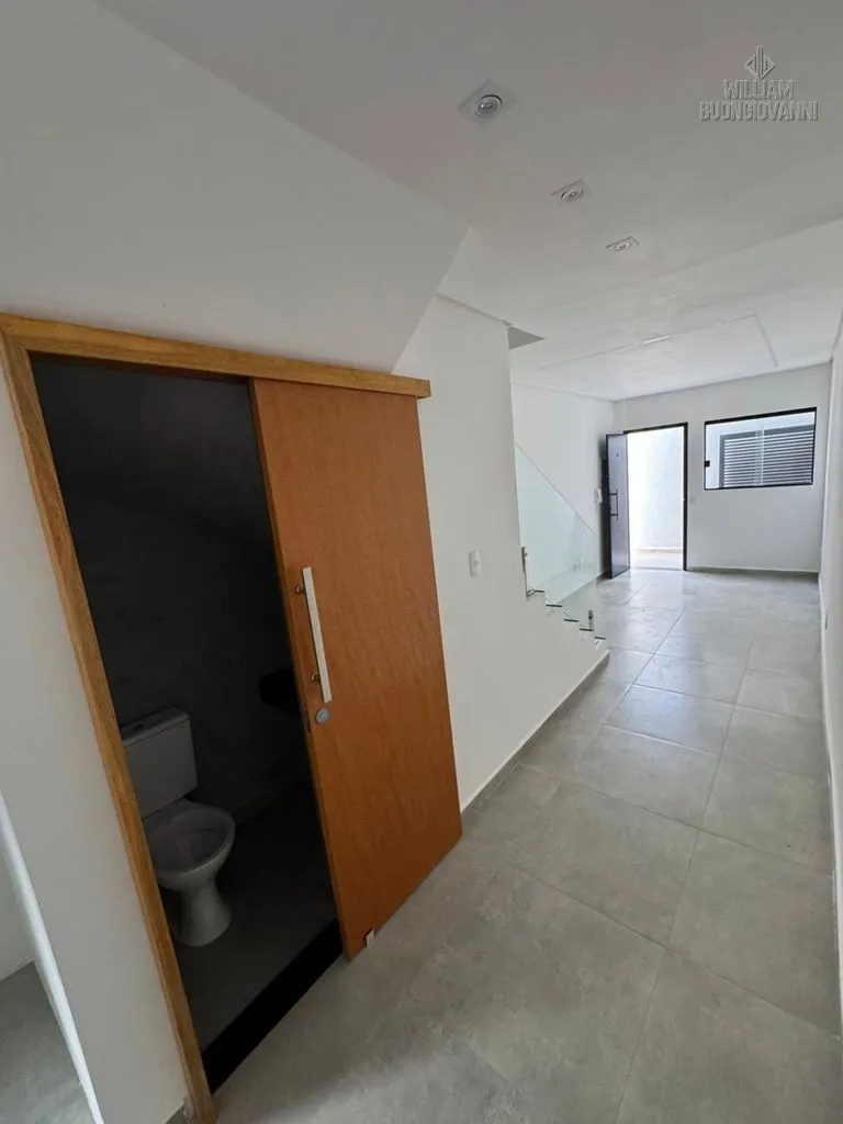Imagem Casa Nova em Condomínio - 2 Suítes, 600m da Praia do Caiçara,