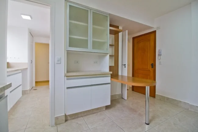 Imagem Apartamento 100M² Reformado, 2Q, 1 Suíte, 2 Banheiros, 1 Vaga, Salão de Festas e Salão de Jogos.