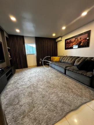 Imagem Venha se encantar com esta incrível casa localizada no prestigiado bairro Vila Nova, em Joinville.